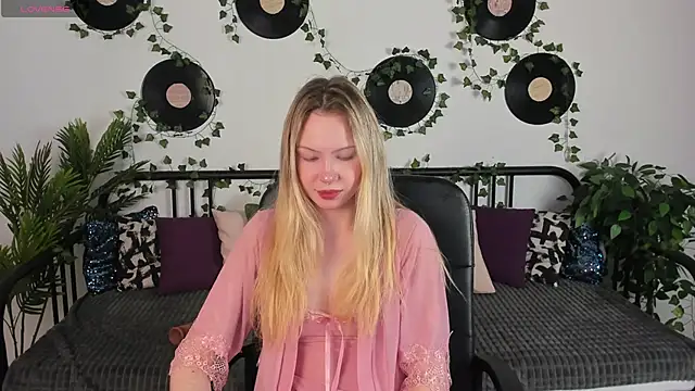 AnnAbbey online show from March 5, 2025, 3:08 am