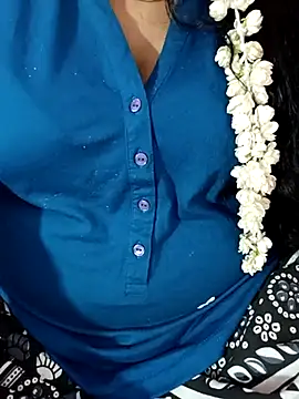 Snapshot of tamil-varshu chatting on February 22, 2025, 8:20 pm tamil-varshu online show from February 22, 2025, 8:20 pm