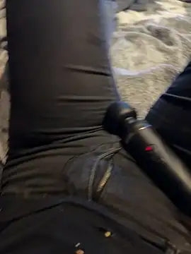 Ana-05 online show from November 17, 2025, 6:24 pm