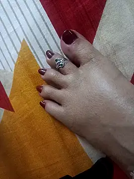 lakey91girl online show from February 27, 2026, 5:46 pm