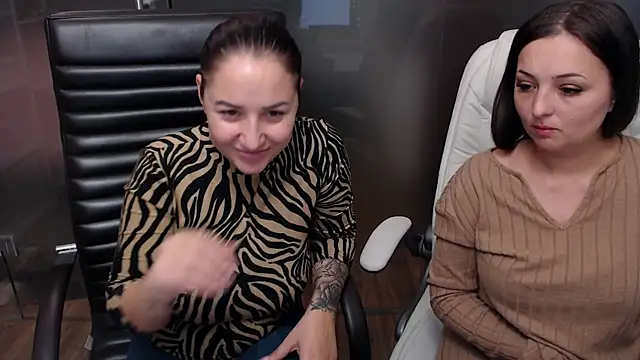 Snapshot of Amy--Samy chatting on December 6, 2024, 1:44 pm Amy--Samy online show from December 6, 2024, 1:44 pm