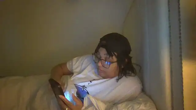 vanilla chocolate23 online show from February 16, 2025, 10:21 pm