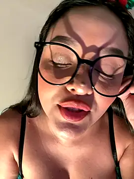 Snapshot of kenndall_21 chatting on December 2, 2025, 12:49 am kenndall 21 online show from December 2, 2025, 12:49 am