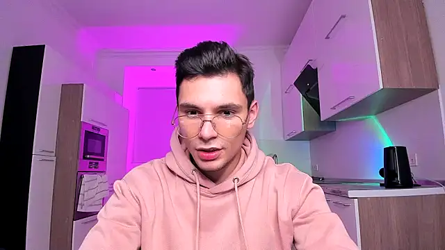 denlover1 online show from December 4, 2024, 4:21 am