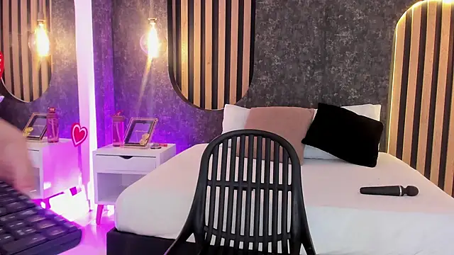 Snapshot of miss10_antonella chatting on February 21, 2025, 8:05 pm miss10 antonella online show from February 21, 2025, 8:05 pm