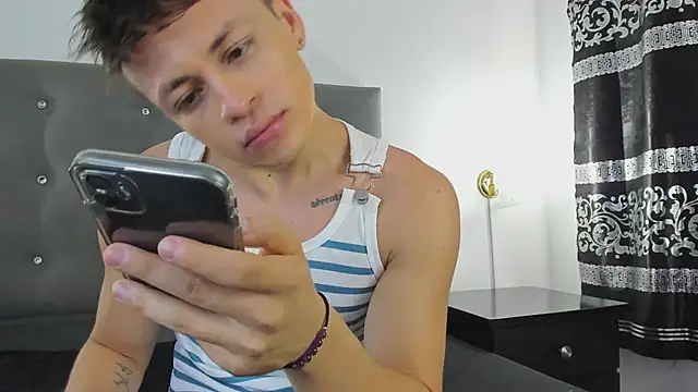 Snapshot of Angel_Cuervo chatting on December 27, 2024, 7:24 pm Angel Cuervo online show from December 27, 2024, 7:24 pm