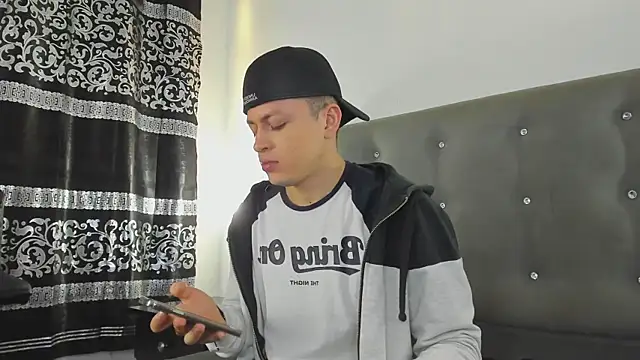 Snapshot of Angel_Cuervo chatting on December 28, 2024, 12:56 pm Angel Cuervo online show from December 28, 2024, 12:56 pm