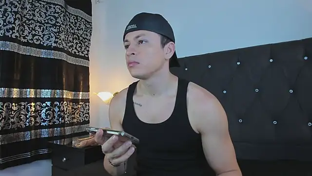 Snapshot of Angel_Cuervo chatting on January 18, 2025, 12:47 pm Angel Cuervo online show from January 18, 2025, 12:47 pm