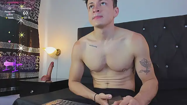 Snapshot of Angel_Cuervo chatting on February 18, 2025, 7:30 pm Angel Cuervo online show from February 18, 2025, 7:30 pm