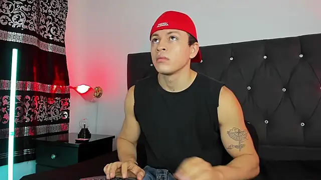 Snapshot of Angel_Cuervo chatting on March 13, 2025, 12:46 pm Angel Cuervo online show from March 13, 2025, 12:46 pm