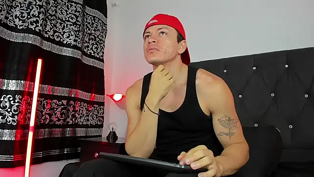 Snapshot of Angel_Cuervo chatting on March 17, 2025, 12:04 pm Angel Cuervo online show from March 17, 2025, 12:04 pm