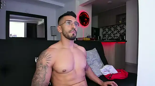 Snapshot of tony_muscle chatting on January 24, 2025, 12:31 am tony muscle online show from January 24, 2025, 12:31 am