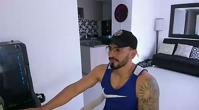 Snapshot of tony_muscle chatting on March 2, 2025, 5:14 pm tony muscle online show from March 2, 2025, 5:14 pm
