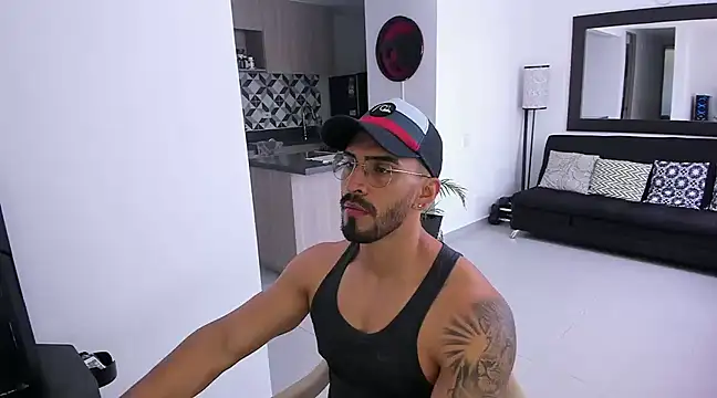 Snapshot of tony_muscle chatting on March 9, 2025, 5:17 pm tony muscle online show from March 9, 2025, 5:17 pm