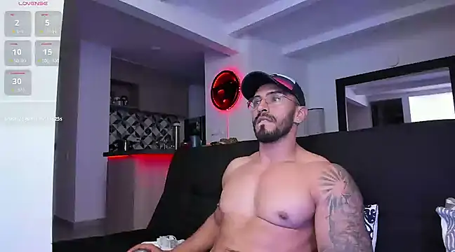 Snapshot of tony_muscle chatting on March 16, 2025, 3:47 am tony muscle online show from March 16, 2025, 3:47 am