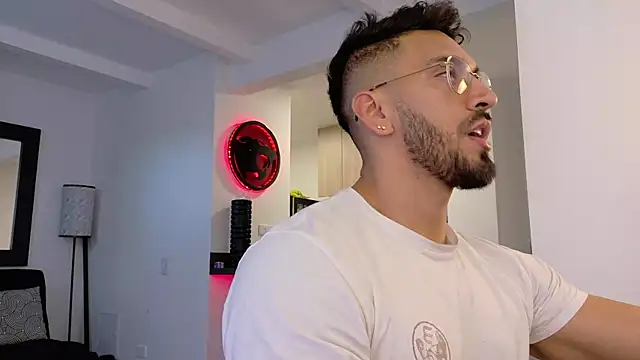 Snapshot of tony_muscle chatting on October 30, 2025, 9:59 pm tony muscle online show from October 30, 2025, 9:59 pm