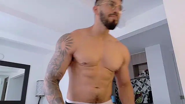 Snapshot of tony_muscle chatting on November 26, 2025, 8:43 pm tony muscle online show from November 26, 2025, 8:43 pm