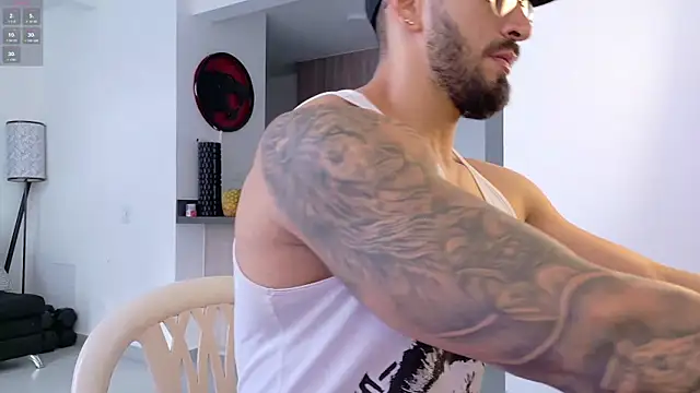 Snapshot of tony_muscle chatting on November 30, 2025, 9:30 pm tony muscle online show from November 30, 2025, 9:30 pm