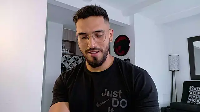 Snapshot of tony_muscle chatting on January 8, 2026, 9:17 pm tony muscle online show from January 8, 2026, 9:17 pm