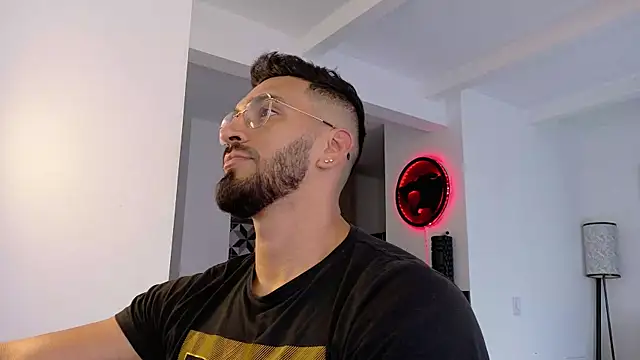 Snapshot of tony_muscle chatting on January 9, 2026, 9:38 pm tony muscle online show from January 9, 2026, 9:38 pm