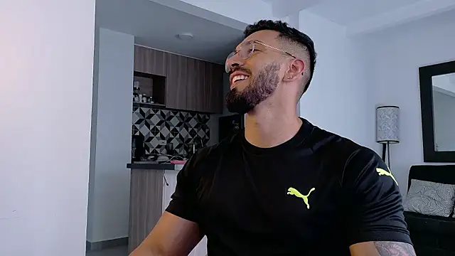 Snapshot of tony_muscle chatting on January 11, 2026, 9:09 pm tony muscle online show from January 11, 2026, 9:09 pm