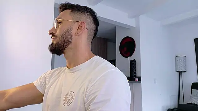 Snapshot of tony_muscle chatting on January 13, 2026, 9:20 pm tony muscle online show from January 13, 2026, 9:20 pm