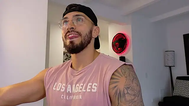 Snapshot of tony_muscle chatting on January 15, 2026, 8:34 pm tony muscle online show from January 15, 2026, 8:34 pm