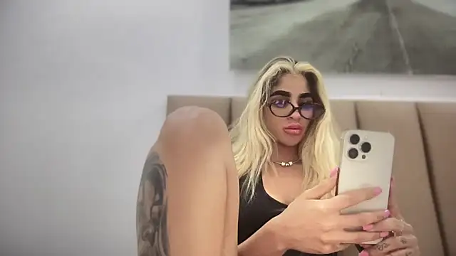 Susandolls online show from October 21, 2025, 7:42 am