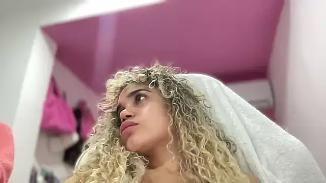 Snapshot of Susandolls chatting on January 5, 2026, 6:44 pm Susandolls online show from January 5, 2026, 6:44 pm