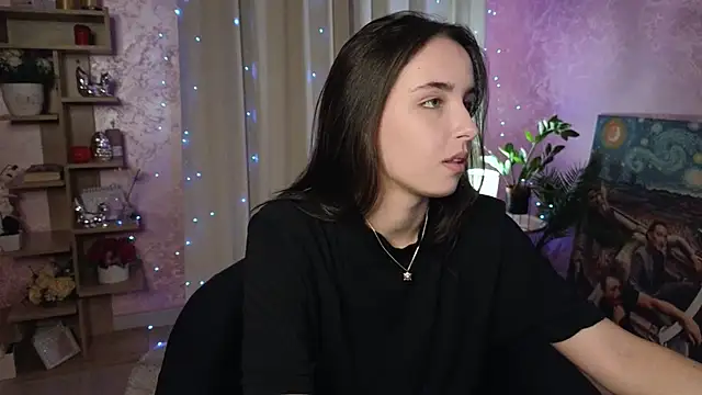 AuroraAksnesss online show from December 3, 2024, 2:49 pm