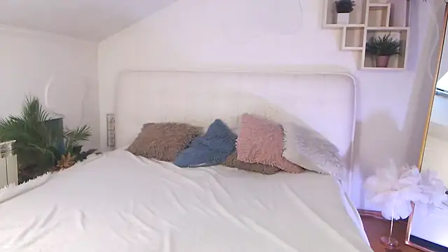 AuroraAksnesss online show from January 29, 2025, 2:00 pm