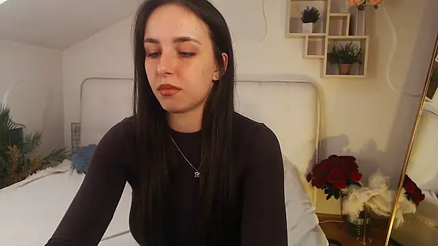 AuroraAksnesss online show from March 10, 2025, 2:05 pm