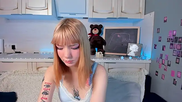 Linablueeyed online show from February 5, 2025, 8:11 am