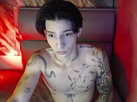 Apolo Hidalgo01 online show from October 15, 2025, 10:54 pm