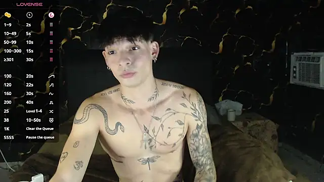 Snapshot of Apolo_Hidalgo01 chatting on December 23, 2025, 12:52 am Apolo Hidalgo01 online show from December 23, 2025, 12:52 am