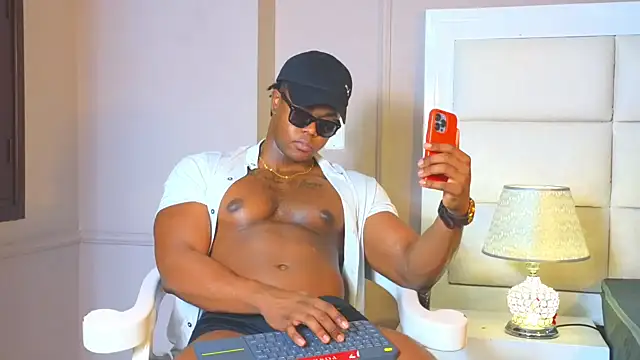 Snapshot of AdonisKnight chatting on December 16, 2024, 2:04 am AdonisKnight online show from December 16, 2024, 2:04 am