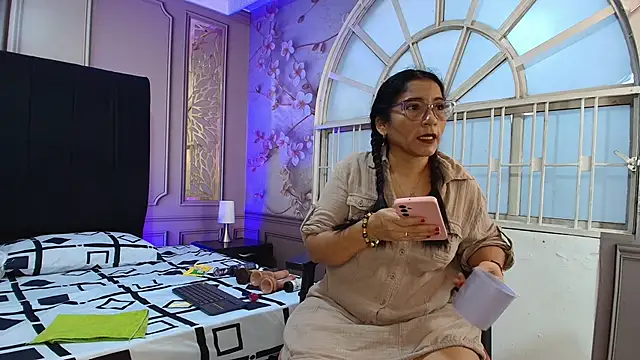 Snapshot of mature_bigass__ chatting on December 17, 2025, 11:38 am mature bigass online show from December 17, 2025, 11:38 am