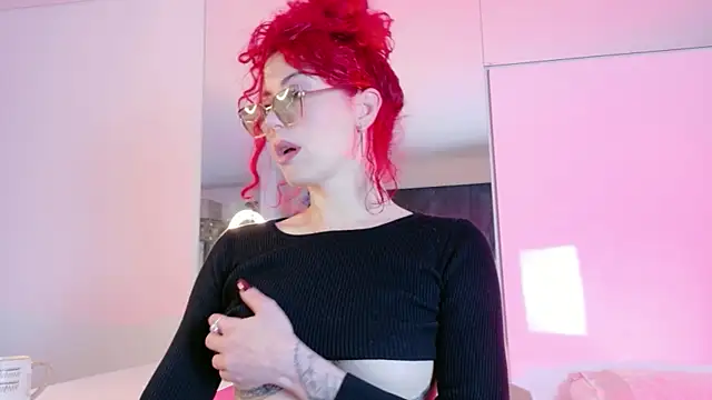 Borbala Iggy online show from October 18, 2025, 7:47 pm