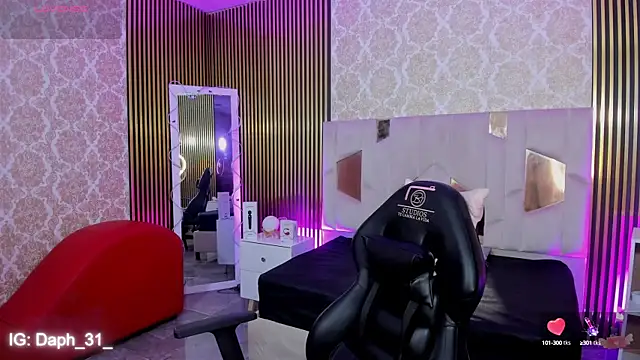 Daphnne tay online show from October 10, 2025, 7:35 pm