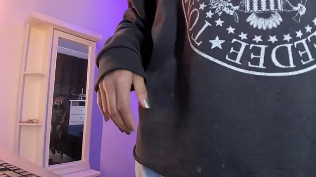 Snapshot of Amy_Kiitty_ chatting on October 21, 2025, 12:50 pm Amy Kiitty online show from October 21, 2025, 12:50 pm