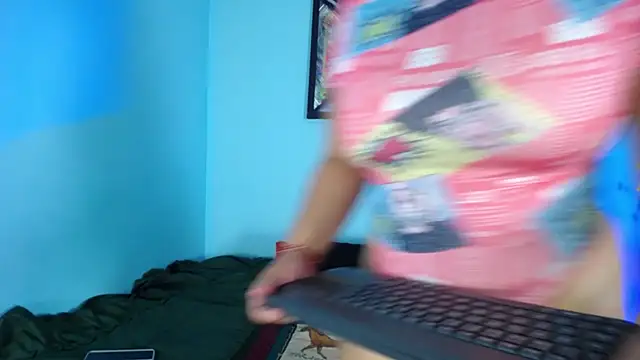 Snapshot of Iivana_19 chatting on November 8, 2025, 4:18 pm Iivana 19 online show from November 8, 2025, 4:18 pm