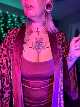 GoldieBakeman online show from November 9, 2025, 8:07 pm