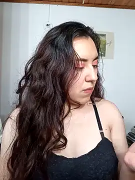 Emi chik online show from October 16, 2025, 10:38 am