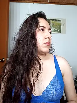 Emi chik online show from October 25, 2025, 11:07 am