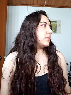 Emi chik online show from October 30, 2025, 11:33 am