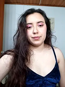 Emi chik online show from November 5, 2025, 12:05 pm