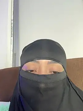 Snapshot of Sweet_hot_mia chatting on May 25, 2026, 1:50 pm Sweet hot mia online show from May 25, 2026, 1:50 pm