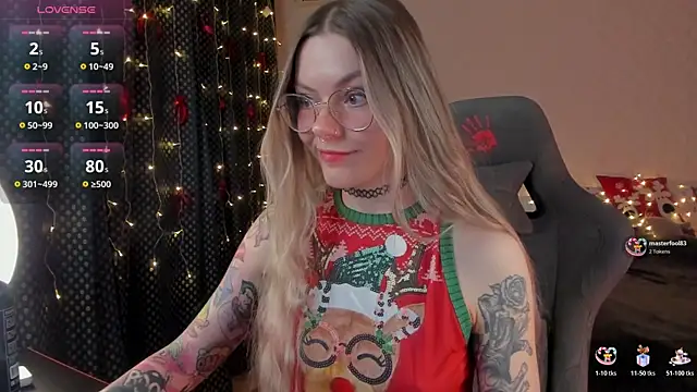 Snapshot of Marta_May_ chatting on December 21, 2025, 12:01 pm Marta May online show from December 21, 2025, 12:01 pm