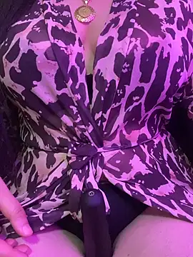 Cameelia online show from February 28, 2026, 10:33 pm