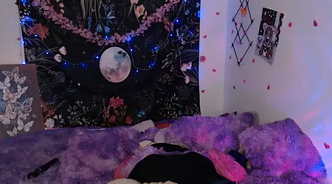 Snapshot of Emillyy_m chatting on January 15, 2025, 8:26 pm Emillyy m online show from January 15, 2025, 8:26 pm